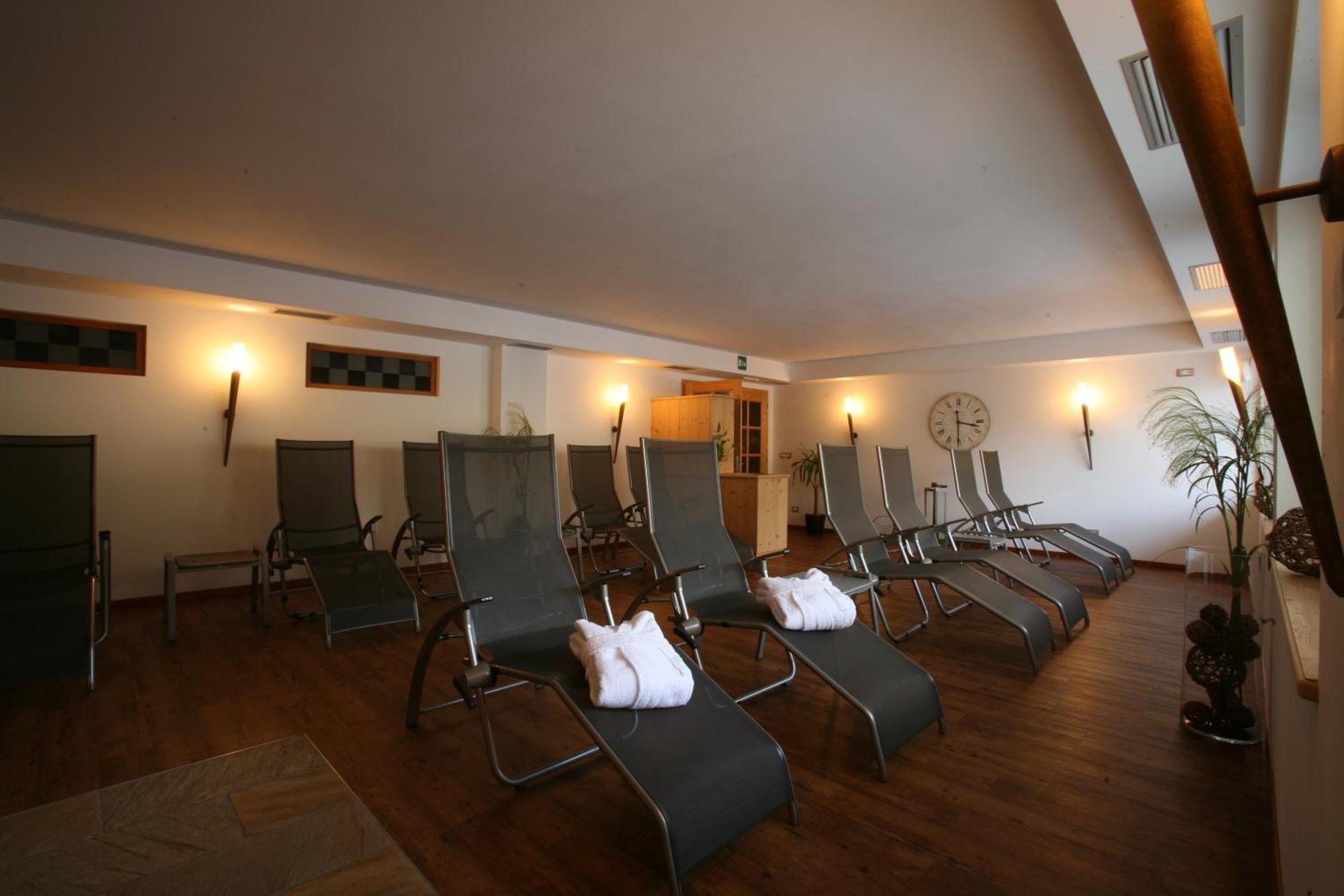 Garni Hotel Bel Vert Селва ди Вал Гардена Екстериор снимка