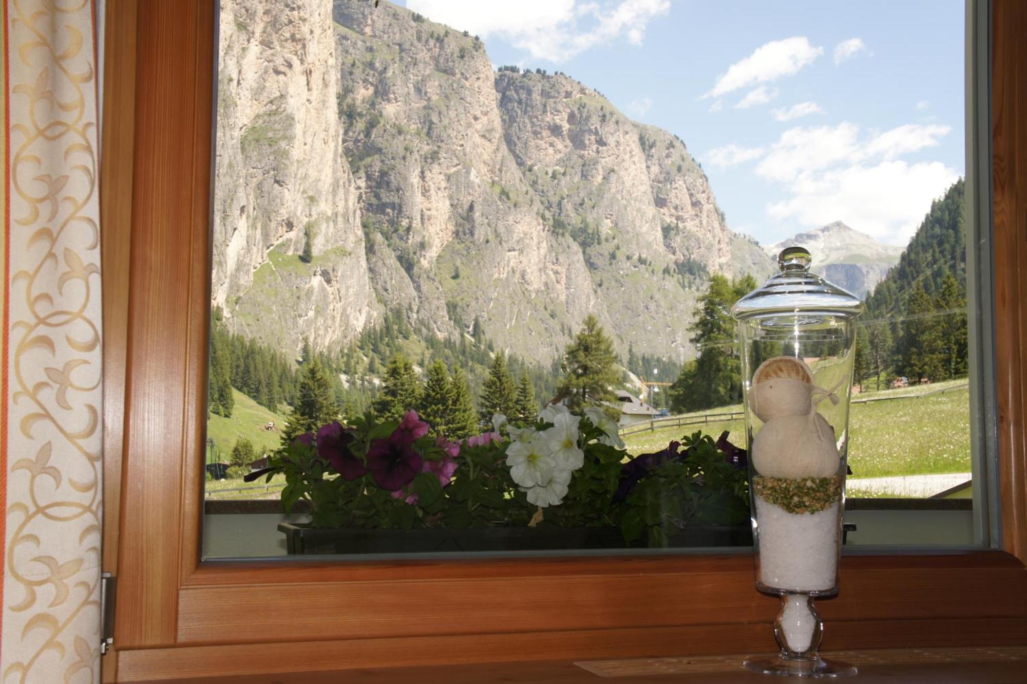 Garni Hotel Bel Vert Селва ди Вал Гардена Екстериор снимка
